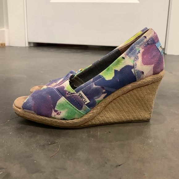 TOMS Wedge Heels - Size 7 - Picture 2 of 4